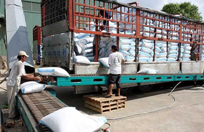 Van chuyen hang len xe