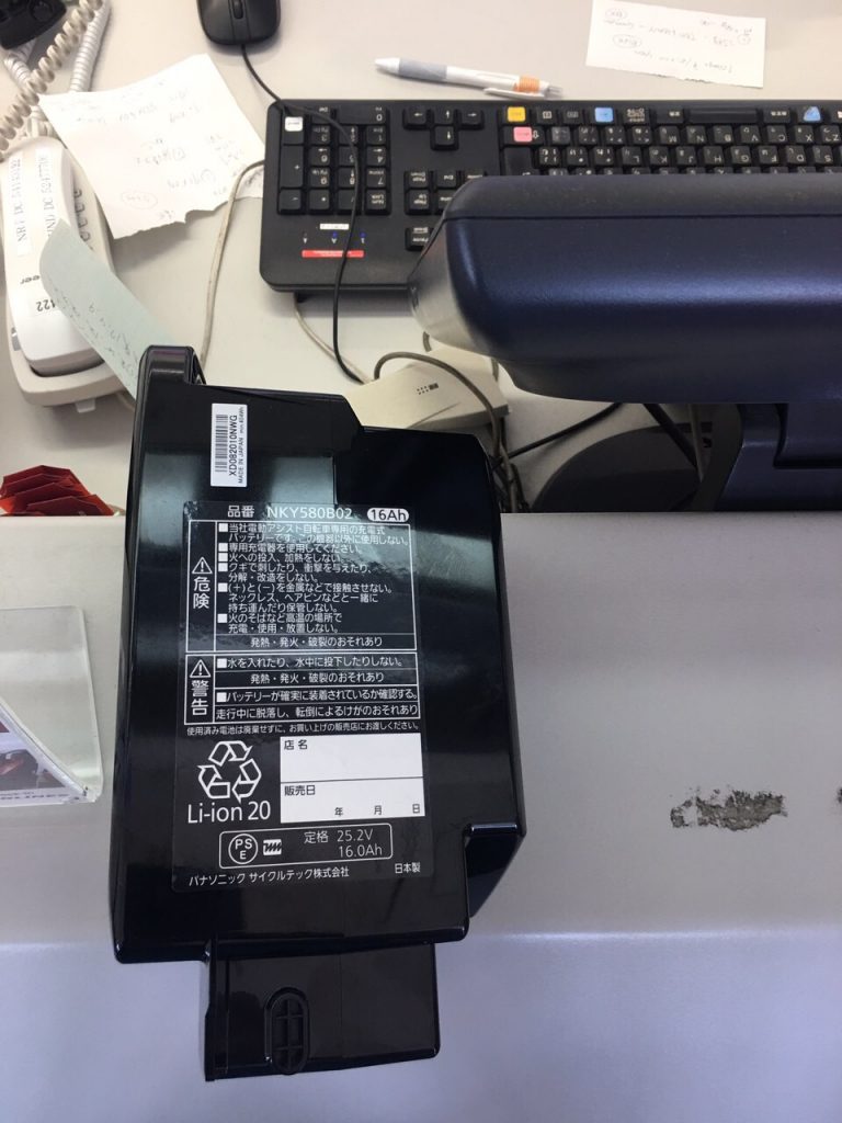 Dịch vụ xách tay pin ác quy xạc xe đạp điện