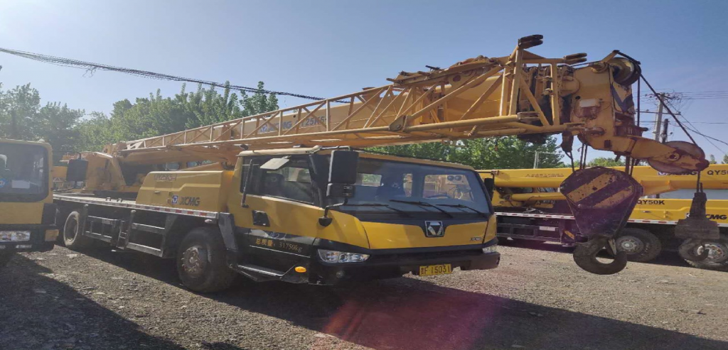 Tư vấn thủ tục hải quan xe cẩu máy cẩu đã qua sử dụng từ Trung Quốc.