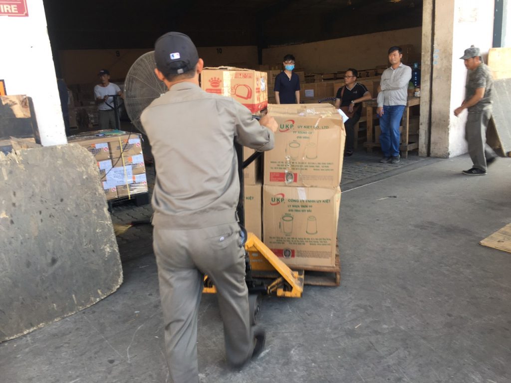 Chuyển phát nhanh, chuyển phát nhanh giá rẻ, chuyển phát nhanh EMS, chuyển phát nhanh vnpt, Dhl, tnt, ups, fedex, giá chuyển phát nhanh, dịch vụ chuyển phát nhanh, Bảng giá chuyển phát nhanh, chuyển phát nhanh giá rẻ, chuyển phát nhanh quốc tế giá rẻ, chuyển phát nhanh DHL, chuyển phát nhanh TNT, chuyển phát nhanh UPS, chuyển phát nhanh Fedex, chuyển phát nhanh bưu điện, gửi hàng đi Mỹ, chuyển phát nhanh vnpost, chuyển phát nhanh Viettel post, chuyển phát nhanh ems, chuyển phát nhanh 247, chuyển phát nhanh j&t, chuyển phát nhanh kerry, chuyển phát nhanh hà nội, chuyển phát nhanh đi Mỹ, chuyển phát nhanh đi Anh, chuyển phát nhanh đi Nhật, chuyển phát nhanh đi Hàn Quốc, chuyển phát nhanh Singapore, chuyển phát nhanh đi Úc, chuyển phát nhanh giá rẻ, chuyển phát nhanh tại Hà Nội, chuyển phát nhanh tại Sài gòn, EMS tracking, Vnpost tracking, Viettel tracking, DHL tracking, TNT tracking, UPS tracking, TNT tracking, dịch vụ vận chuyển, dịch vụ vận tải, vận chuyển hàng hóa, bảng giá gửi hàng qua bưu điện, thuê xe tải, cho thuê xe tải, hàng xách tay, hàng xách tay Mỹ, hàng xách tay Hàn Quốc, hàng xách tay Singapore, hàng xách tay Úc, hàng xách tay Châu Âu, hàng xách tay Đức.