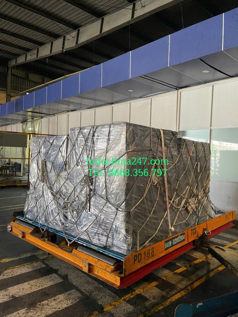 Vận chuyển hàng không mỹ phẩm và kem trắng da từ Australia.